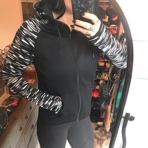 EUC NIKE full zip hoodie therma fit